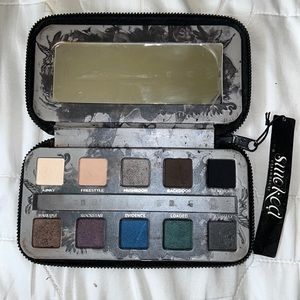 Urban Decay smoked eyeshadow palette